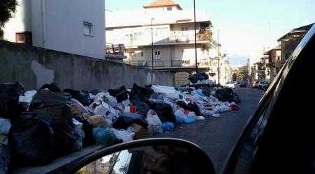 rifiuti quartiere Tremulini Reggio C